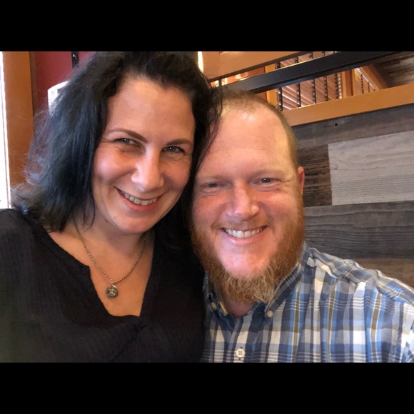 Meet your Posher, Nicole - Picture 2 of 2